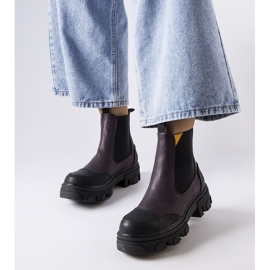 Stivaletti neri e viola di Sibyla 1