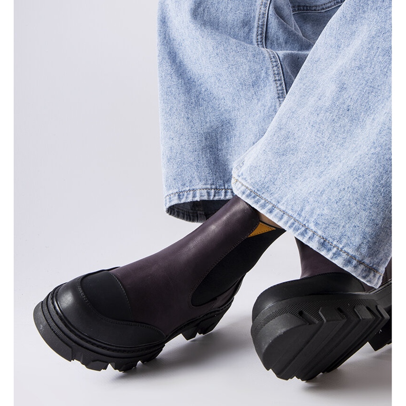 Stivaletti neri e viola di Sibyla 2