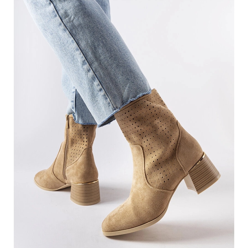 Stivaletti beige con tomaia traforata di Cavallo 1