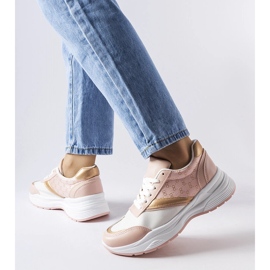 Inna Sneakers rosa e bianche con un accento duffy dorato 1