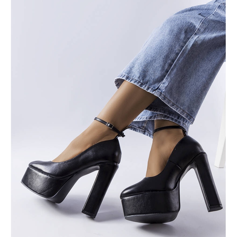 Décolleté nere con tacco alto di Hervé nero 2