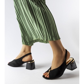 Sandali Baccarato con tacco basso di colore nero 1