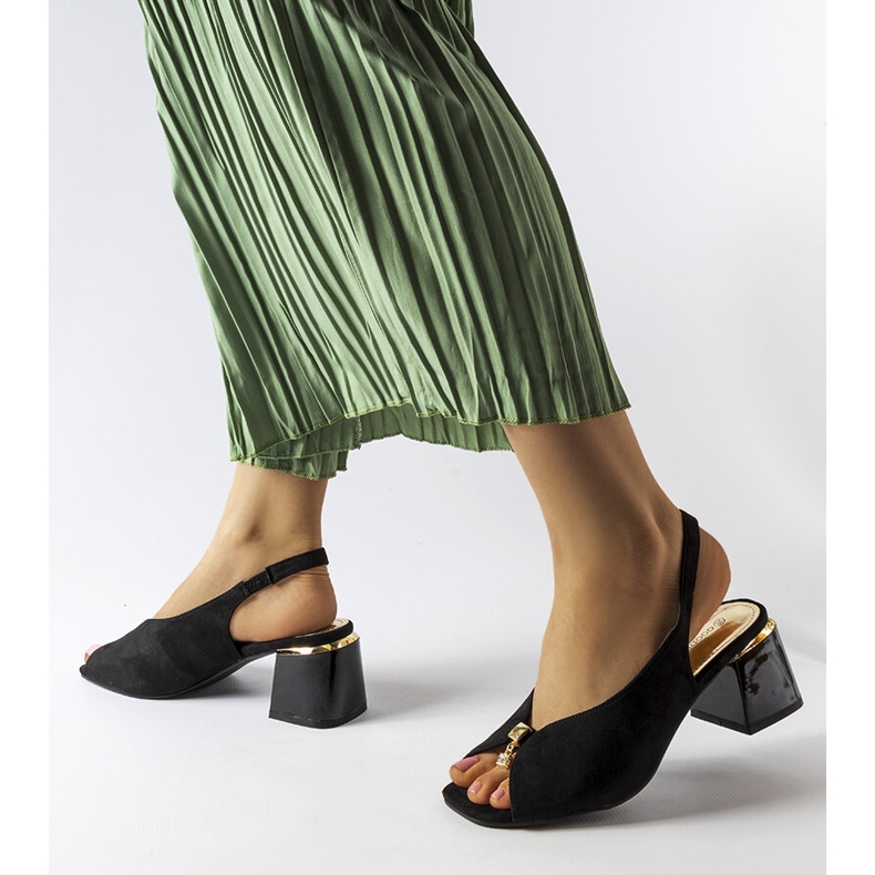 Sandali Baccarato con tacco basso di colore nero 1