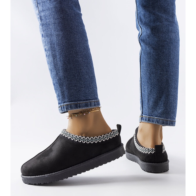 Pantofole isolanti nere decorate con ricami Dudi nero 2