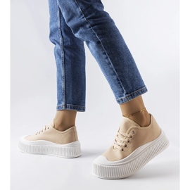 Sneaker beige con plateau di Castanthei 1