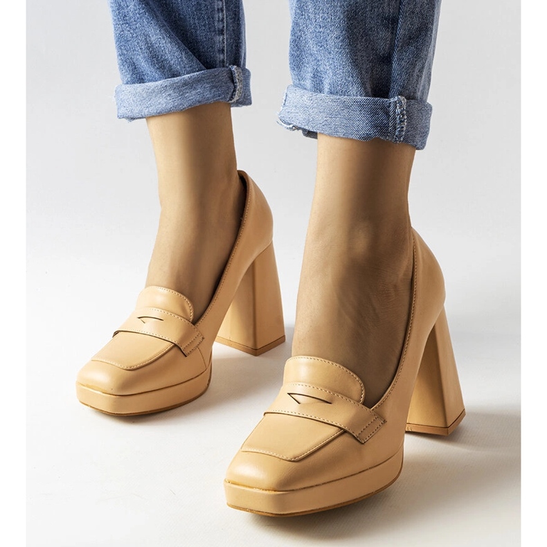 Décolleté beige con tacco alto di Inès 1
