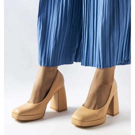 Décolleté beige con tacco alto di Mailly 1