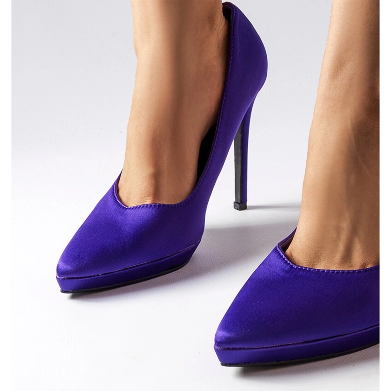 Décolleté in raso viola di Silje 1