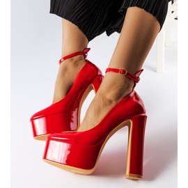 Décolleté con tacco alto in vernice rossa di Colle rosso 2