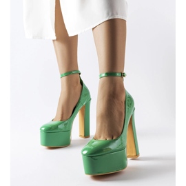 Décolleté con tacco alto in vernice verde di Colle 1