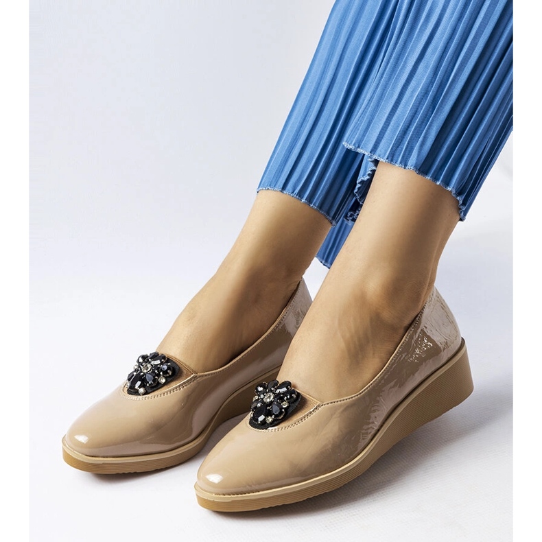 Ballerine laccate beige con decorazione Mellori 1