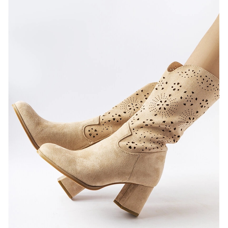 Stivaletti traforati beige di Vergiate 1