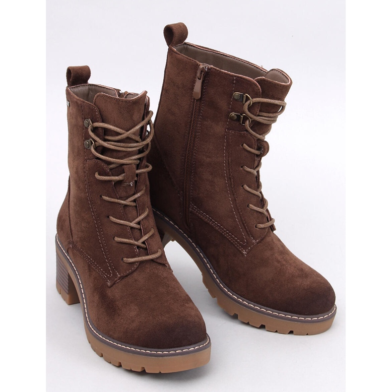 Comodi stivaletti Reed Green con tacco alto marrone 1