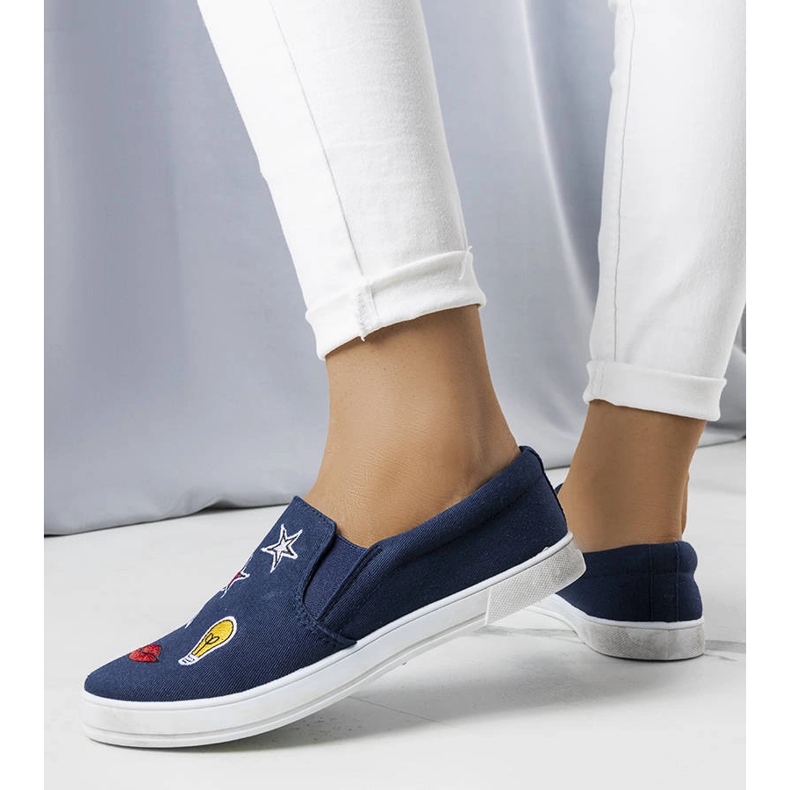 Sneakers blu navy con toppe di Anais 1