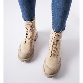 Stivaletti beige realizzati in eco-camoscio Orson 1