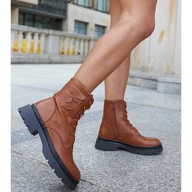 Stivali marroni sulla piattaforma Ugo marrone 2