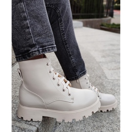 Stivali beige da donna stringati 1