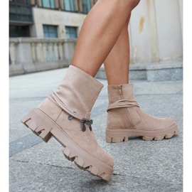Stivaletti beige con braccialetto decorativo di Geraldo 1