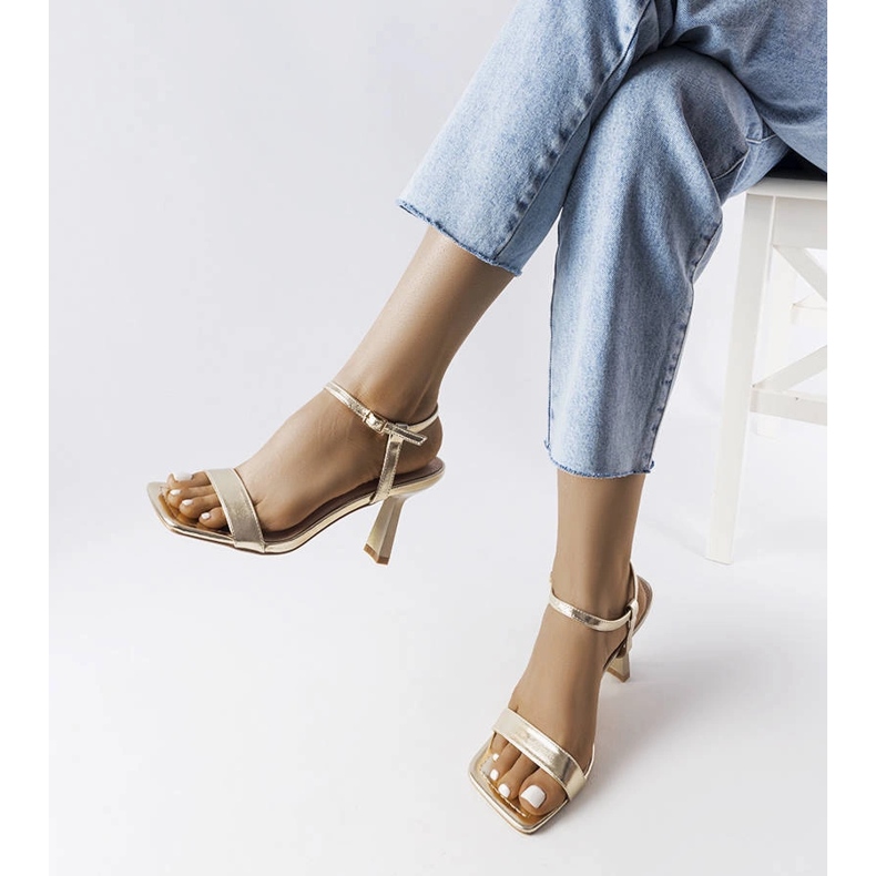 Sandali oro con tacco alto di Amalia d'oro 1
