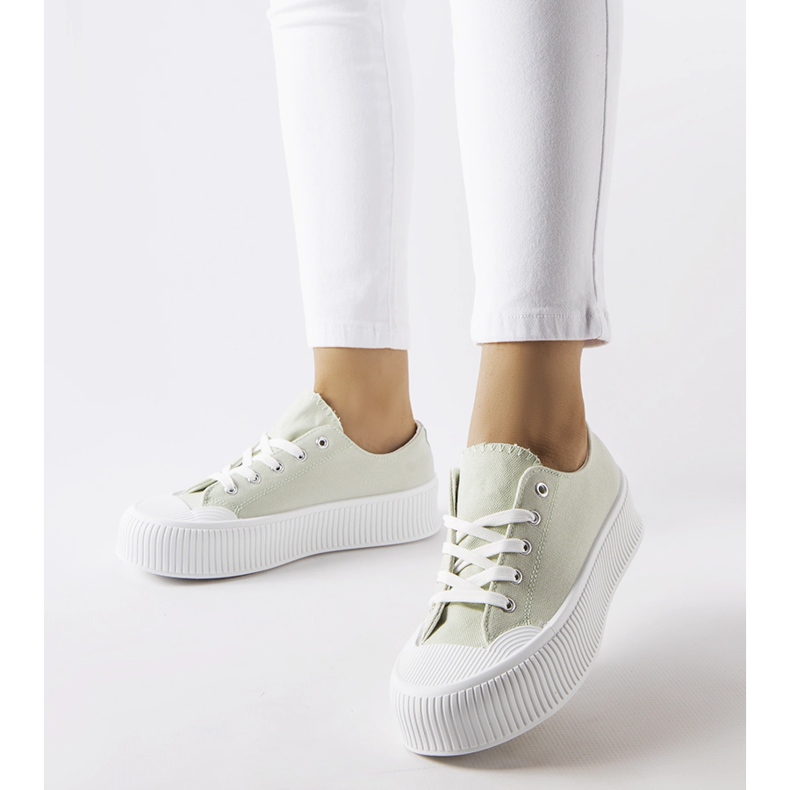 Scarpe da ginnastica verdi su una spessa piattaforma Fortunata verde 1
