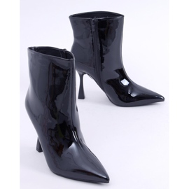 Stivali laccati su uno stiletto Sylvia Black nero 1
