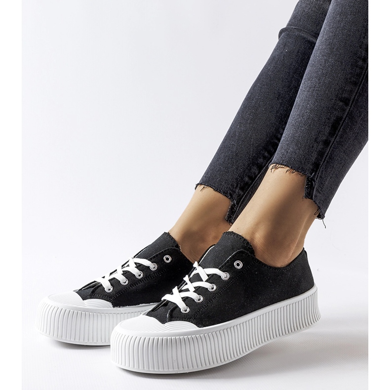 Sneakers nere su piattaforma Fortunata bianca nero 1