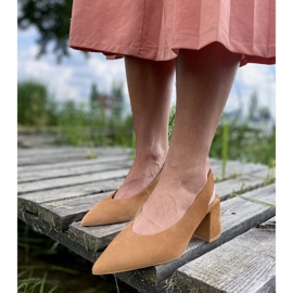 Marco Shoes Décolleté marroni con tacco in velluto naturale marrone 1