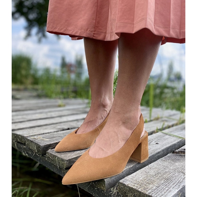 Marco Shoes Décolleté marroni con tacco in velluto naturale marrone 1