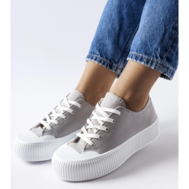 Sneakers grigie su una spessa piattaforma Fortunata grigio 1