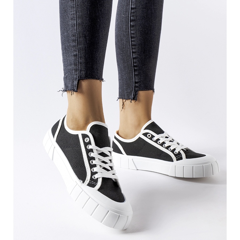 Sneakers nere su spessa piattaforma Egidio nero 1