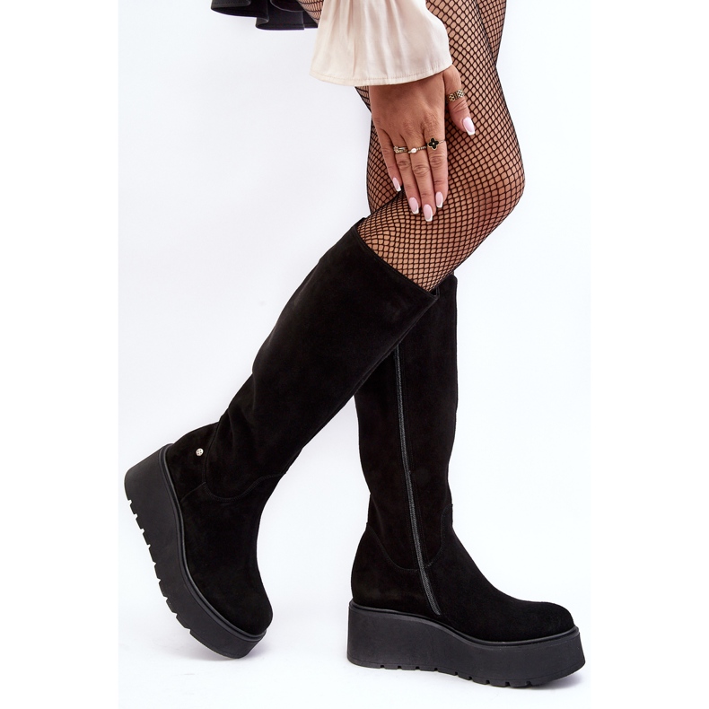 Stivali con zeppa in pelle scamosciata da donna Maciejka 05767-01 Neri nero 2