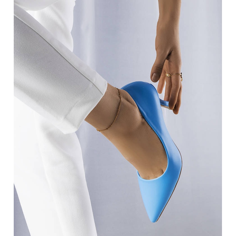 Décolleté blu con tacco basso di Jayda 1
