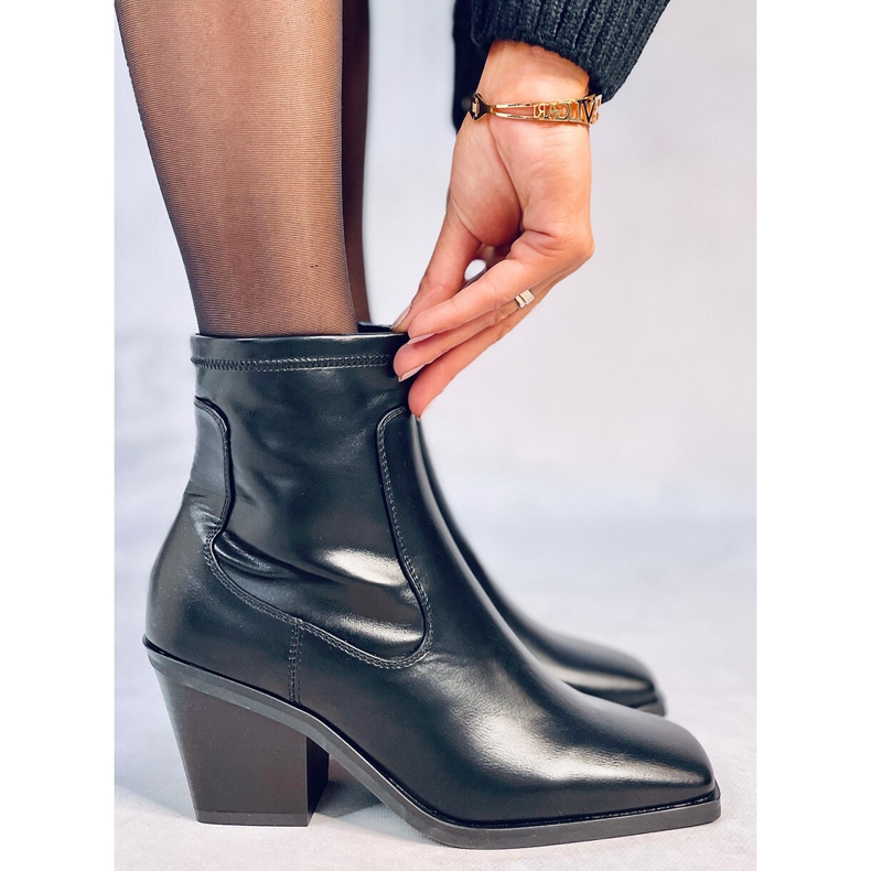 Tacchi alti di Arya Black nero 2