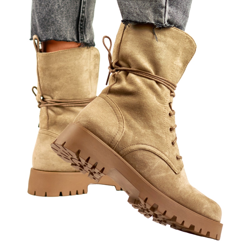 Stivali da lavoro da donna in camoscio beige con lacci 1