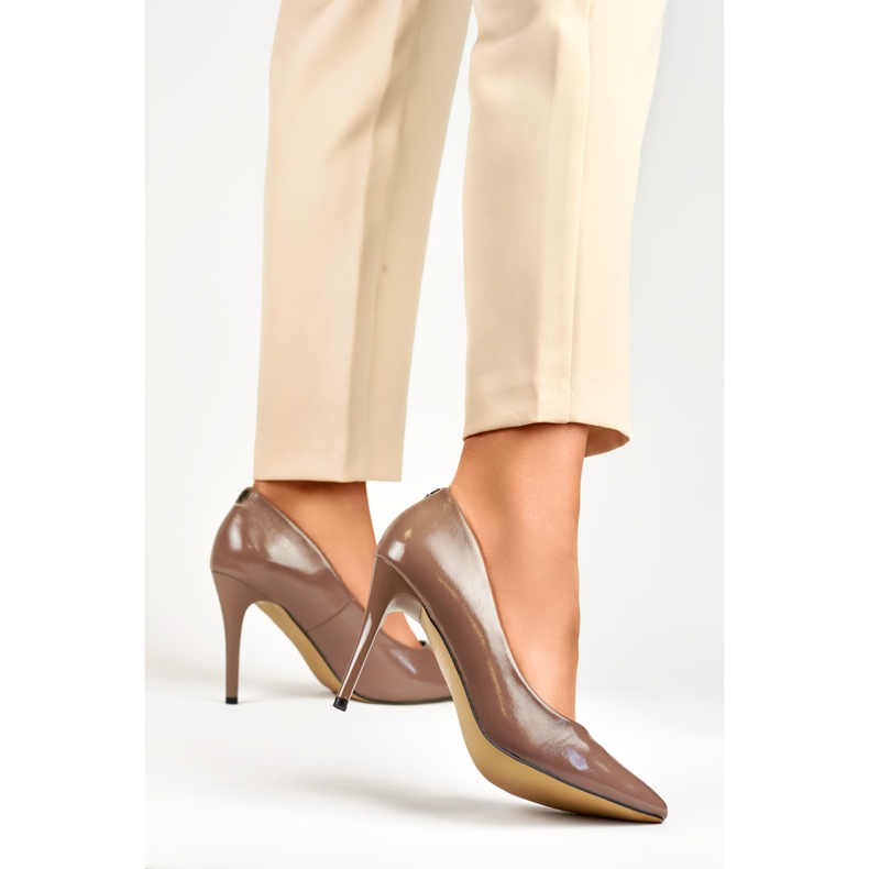 Tacchi a spillo da donna in vernice marrone beige 2