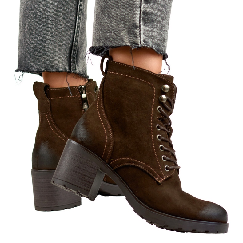 Stivaletti da donna stringati in camoscio marrone 1