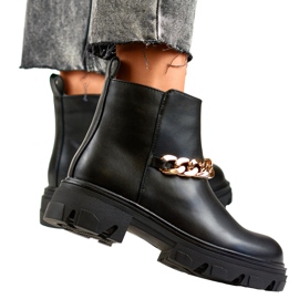 Stivaletti da donna con catena realizzati in ecopelle nero 2