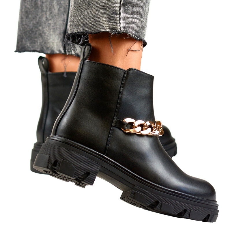 Stivaletti da donna con catena realizzati in ecopelle nero 2