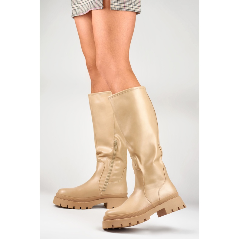 Stivali beige con tomaia ampia 2