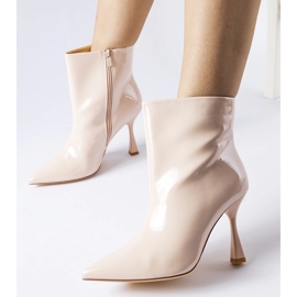 Stivaletti in vernice beige di Dionisi 1