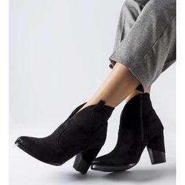 Stivali da cowboy Brunilde isolati con cut-out neri nero 1