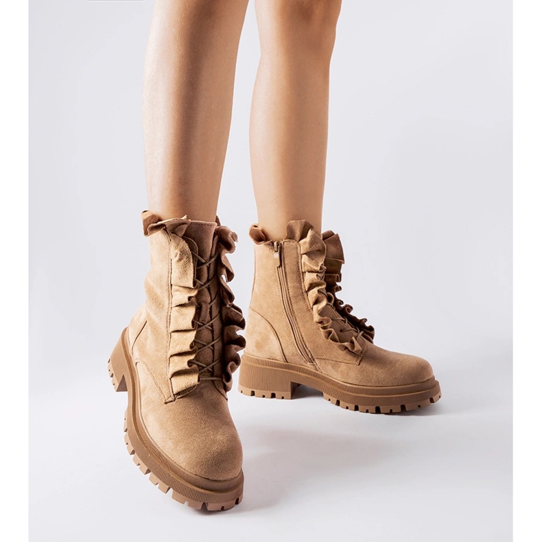 Stivaletti beige con volant, Sterpito in eco-camoscio 1