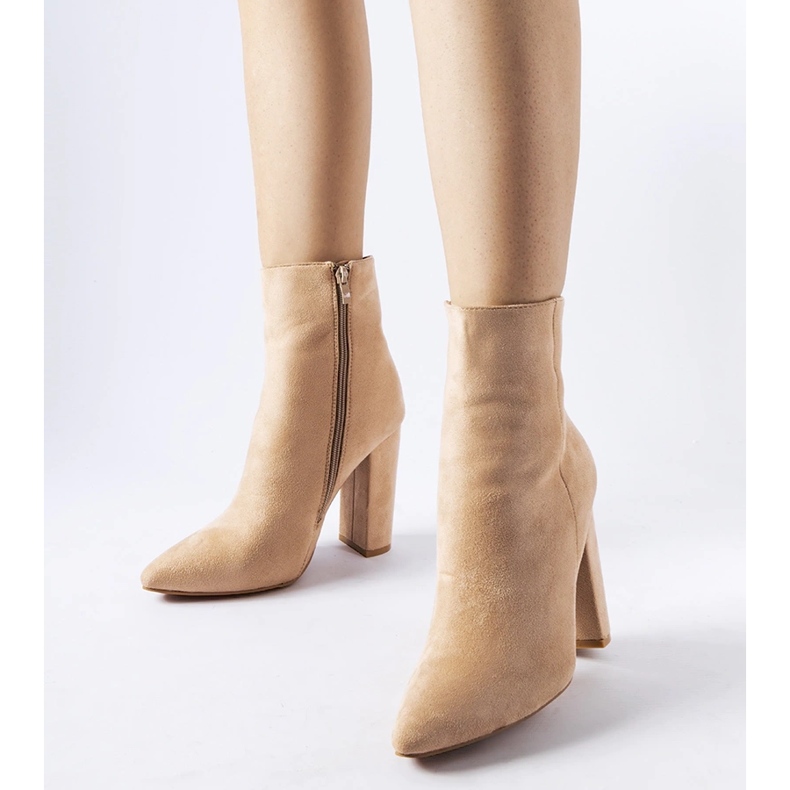 Stivaletti in eco-camoscio beige di Borgetto 1