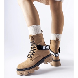 Stivaletti beige con cinturino decorativo staccabile 1