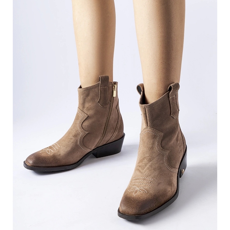 Stivaletti in pelle beige con tacco basso Karino 1