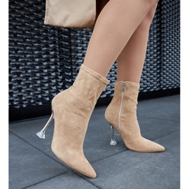 Stivaletti beige scuro con tacco alto di Ferguson 2