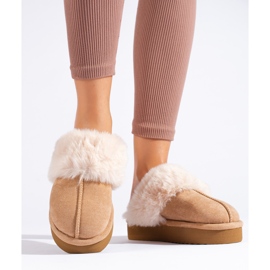 Soffici peluche beige sulla piattaforma Shelovet 1