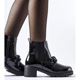 Stivaletti isolanti in pelle verniciata nera con fibbia nero 1