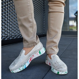 Scarpe beige con zeppa colorata 1