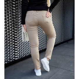 Sneakers in pelle bianca sulla piattaforma 2